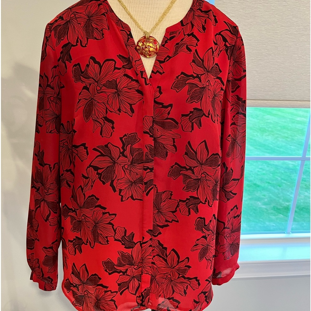 Wrinkle resistant notch neck blouse